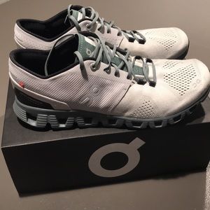 On Cloud X Glacier/Olive men’s sneakers